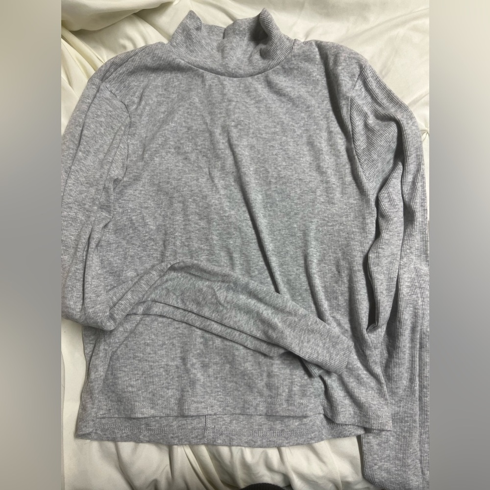 turtle neck cropped shirt!